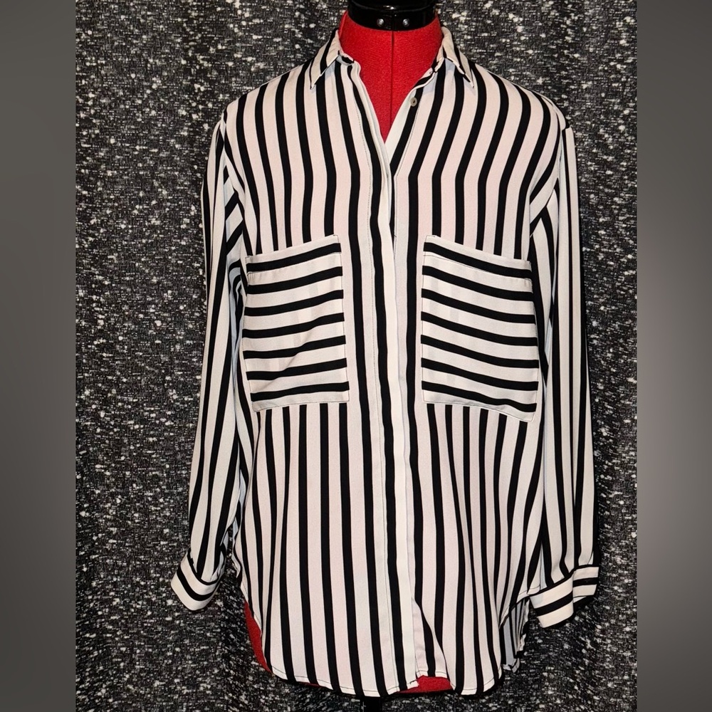 Zara Basic  black and white striped bottom down